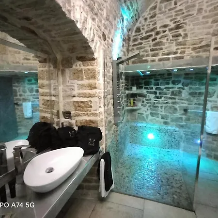 Le Dimore Di Talos 住宿加早餐酒店 鲁沃迪普利亚